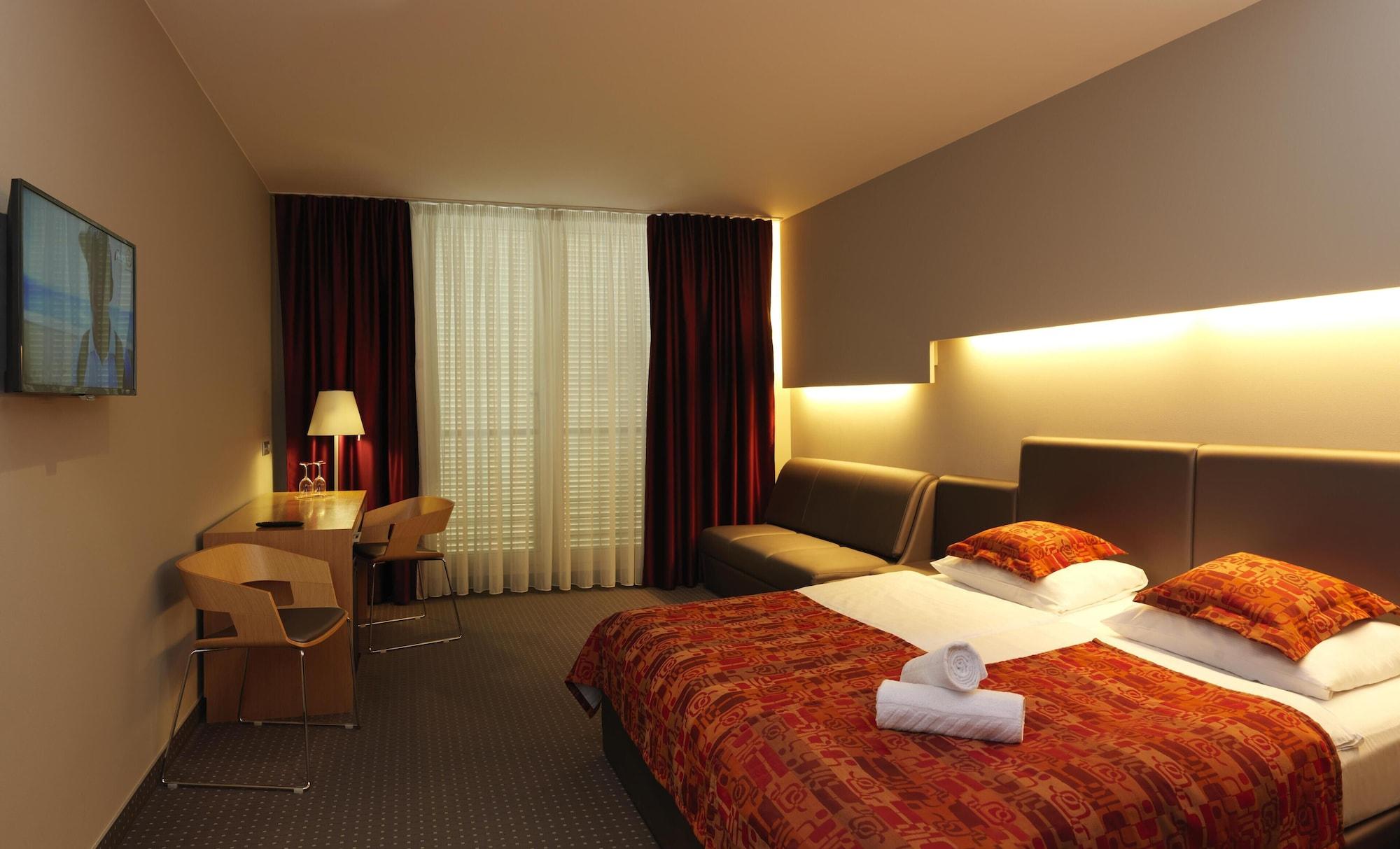 Hotel Thermana Park Lasko**** Superior Экстерьер фото